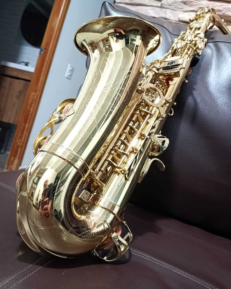 Saxofón alto usado