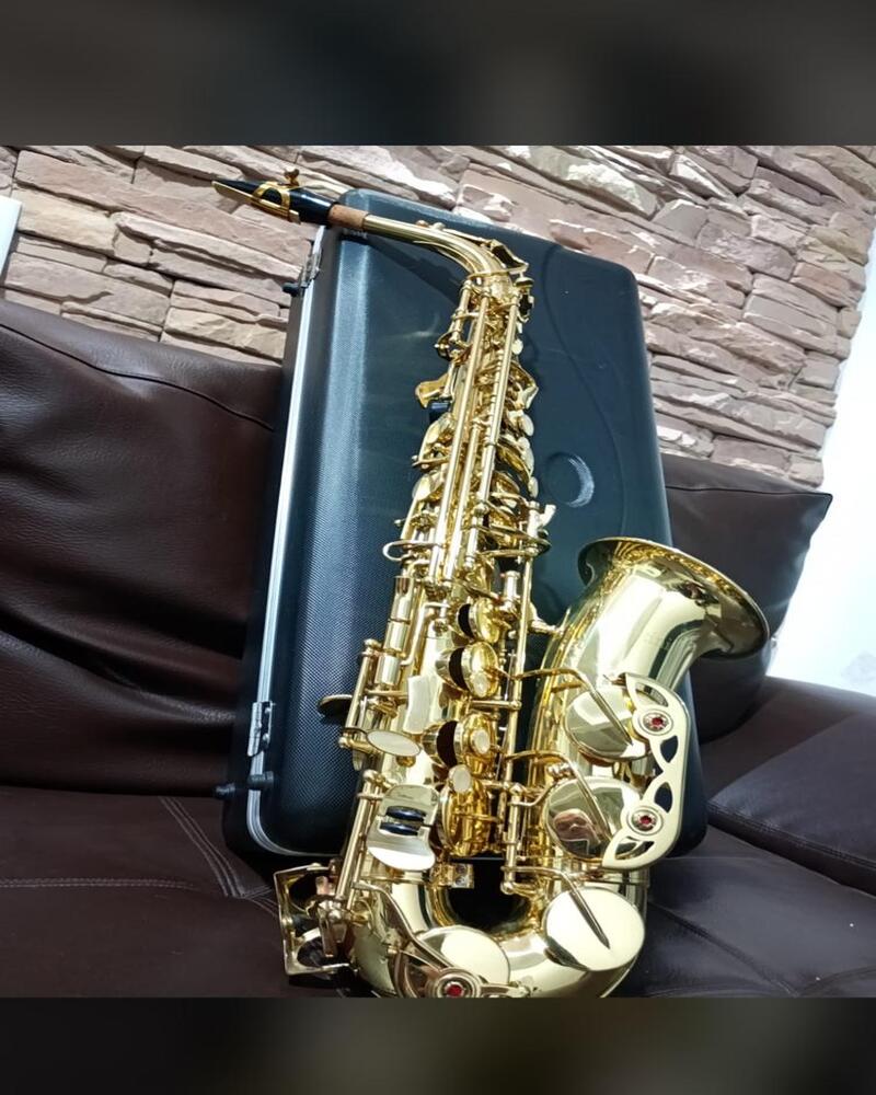 Saxofón alto usado